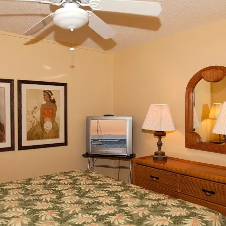 Oceanview 1BR- Top Floor Elevator access - see video tour -WiFi and free calling