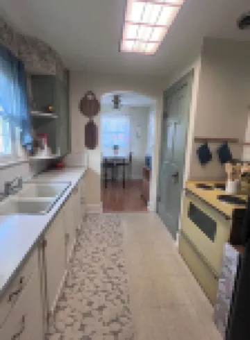 Charming 2 bedroom one bath home close to Highland Park!