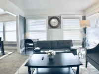 CAL King Bed/Sleeps 4/Furnished Private APT/In-Unit Washer Dryer/Smart 55" HDTV