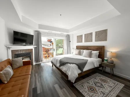 Retreat in the Heart of Mt Crested Butte! Skin-In/Out - Studio/Pool/Hot tub