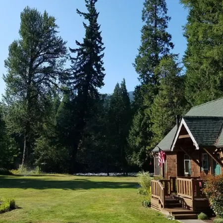 Mckenzie River Cabin at The Log Cabin Inn