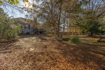 Charming Charlotte 3-bedroom house, Fenced Yard, 5 Mins to Carowinds, WiFi, Pets Отели рядом с достопримечательностью «Rivergate»