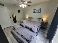 Peaceful Hideaway -5mins to base, Outdoor Pool, W+D, 3/2