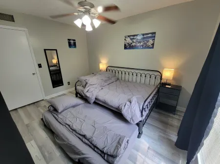 Peaceful Hideaway -5mins to base, Outdoor Pool, W+D, 3/2