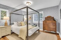 Bring YOUR BOAT- Private Dock, Deep Water, Gameroom and Firepit Hotels in Mecklenburg County