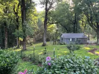 Cozy Guest House Cabin on 15 Acre Farm-Stay Sanctuary
