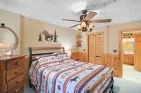 Dog Friendly/NEW HOT TUB/Resort/BBQ Grill & Arcade room