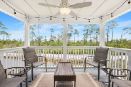 Relaxing 3Br Family Townhouse with Beach Club & Pool