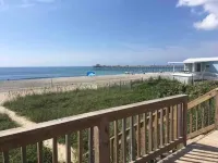 Between Sound & Sea - Private Beachfront Parking Lot Access