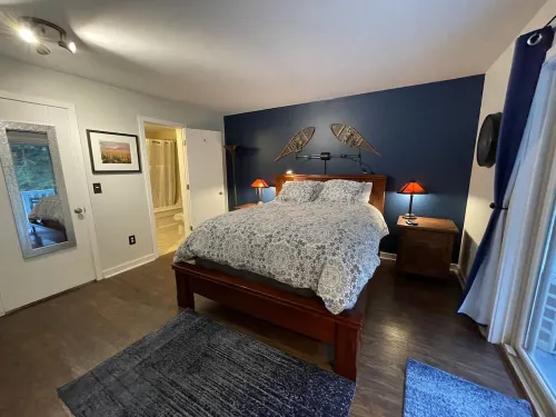 Beautiful Riverfront Townhome w/FireplaceSteps to Historic Downtown Stowe 스토 호텔