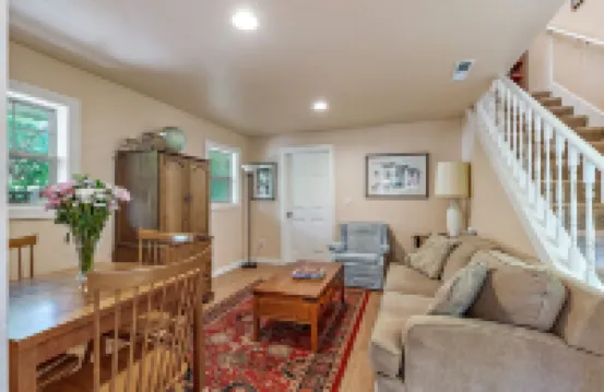 The Maple Apartment at Tudor House Vacation Rentals