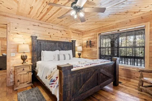 Indulge in a Timeless Cabin Getaway with Thrilling Outdoor Adventures! 🏞️🔥
