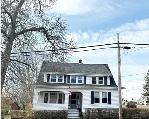 Recently totally renovated duplex located 5 minutes from Downtown Bristol. Hotels in Bristol