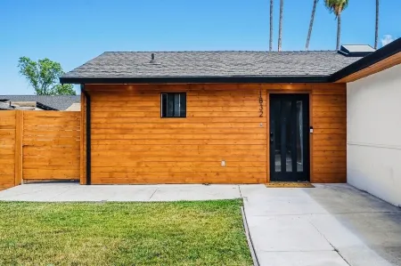 modERn Luxury Home🌇🎆🌉Limited time offer! Отели рядом с достопримечательностью «Заказник Хаклберри Ботаник Риджинал»