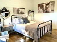 Luxury Horse Barndominium Country Getaway Hotels in Rainbow