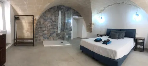 TRAMONTANA apartment with whirlpool shower in the room