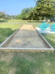 Minutes to the BEACH! Boat friendly, fire pit, bocci & large yard for famly fun!