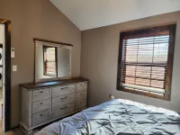 Possum Run Cabin Comfortably Sleeps 6 People