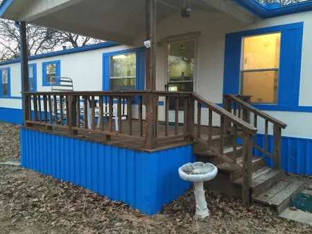 RECENTLY UPDATED Lake Texoma Private Acreage! Sleeps 8. Pet Friendly. 3 acres.