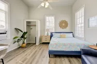 Beauty on Ball -Studio 3- King Bed, Great Location