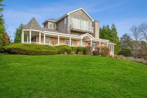 Spectacular Views, Sunrise and Sunset Over the Bay! Hotels in Southampton