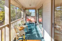Petite Palmetto at True Blue. Luxe top floor condo