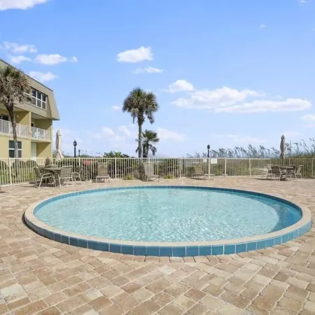 Coquina B103- Steps to the Beach & Pool
