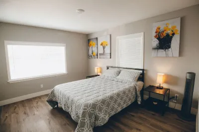 Fully remodeled House | FREE parking | Fast Internet