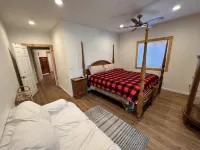 5 bed 5 bath cabin 5 min to the Slopes or Mountain Biking