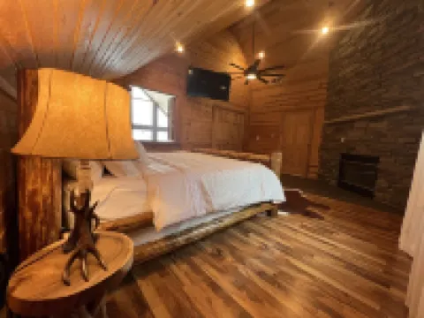 Cozy Log Cabin - Nature Escape - 5 Acres