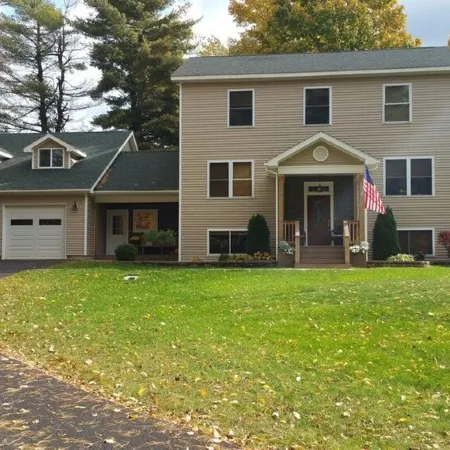 Beth's Place - On the River - W/ Hot Tub, Pickleball Court & Putting Green