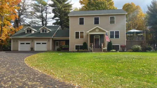 Beth's Place - On the River - W/ Hot Tub, Pickleball Court & Putting Green Hotels in Potsdam