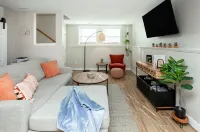 Modern Boho Townhome w/Hidden Reading Nook Near Downtown Des Moines!