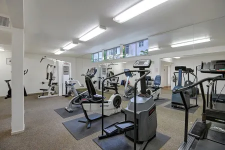 Palm Springs Deauville Desert Garden Отели рядом с достопримечательностью «Honeymoon Hideaway»