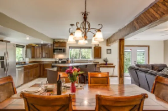 Creekside Lodging, Perfect Family Vacation, Recreation Area, Games, Pet Friendly