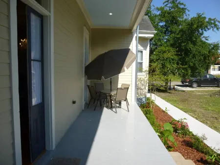 NEAR FRENCH QUARTER, 4 or 8  King beds, Sleeps 8 - 16 - safest area