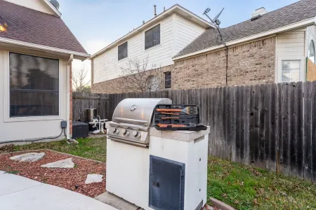 ATX Arcade, Theater, & Poolside Oasis! Pet & Kid Friendly!