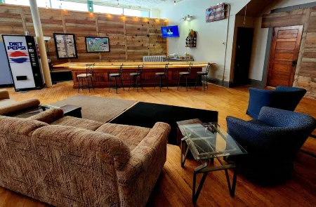 3Br on Sxs Snowmobile Trail w/Full Bar, Walk to Dining &Bars, Near Mtu &Houghton Отели в г. Юг Рейндж