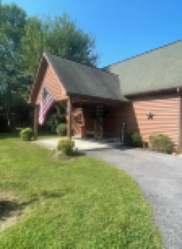 Cabin close to Helen and Water
