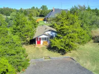 Woodland Retreat with Pool & Tennis court access! Hotels near University of Central Oklahoma