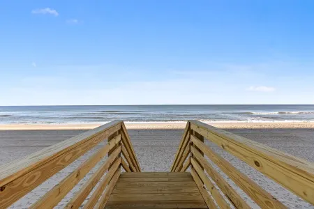 Huge, Almost New Oceanfront 3Br 3BA, Huge Deck, Amazing Views, Elevator