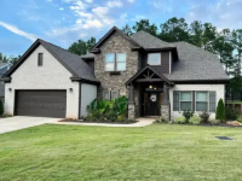 LUX House! HOT TUB! 4 min to campus. Golf lot