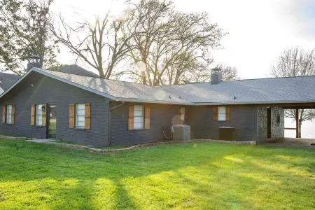 Escape to the Pointe - Superior Sunset views from spacious porch!