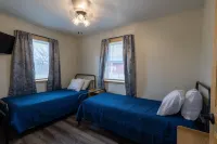 Quilter's retreat with 3 quilting spaces and 2 full bathrooms!