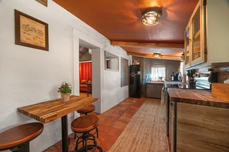 Charming Historic 2-bedroom house in Downtown Wimberley