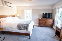 Downtown Historic Charmer - Walk to State Capitol Hotels near Walgreens