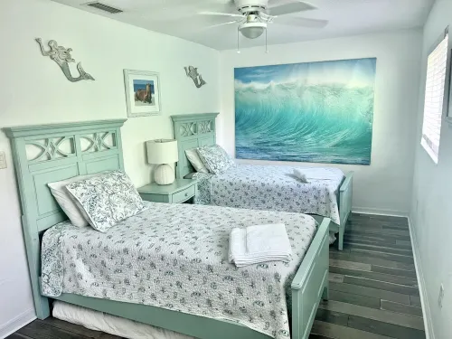 The Happy Place by the Ocean - 7 minute walk! Hotel a New Smyrna Beach