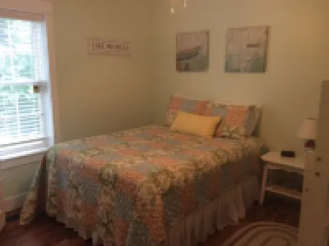 BEAUTIFUL HOUSE, PERFECT FOR TWO FAMILIES! SHORT WALK TO BEACHES AND TOWN!