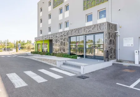 B&B Hotel Saint-Martin-De-Crau Alpilles Camargue Отели в г. Сен-Мартен-де-Кро