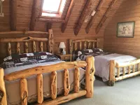 Rapid River Rustic Lodge, with plenty of space!